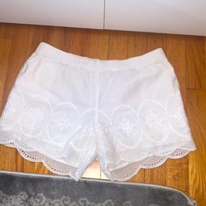 Womens white vineyard vines shorts
